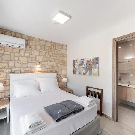 Vilă Dioni Tsoukaládhes