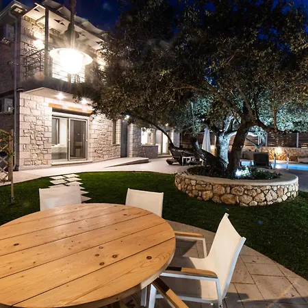 Dioni * Tsoukaládhes