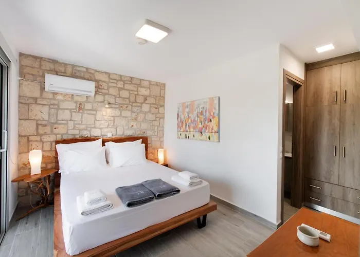 Dioni By Vintage Travel