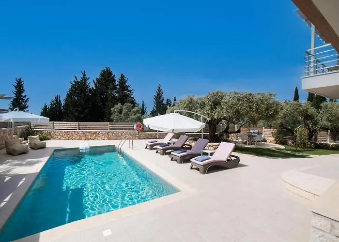 Dioni By Vintage Travel *